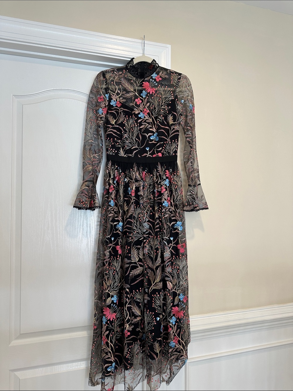 Monique Lhuillier Black Floral Embroidered Long-Sleeve Midi Dress